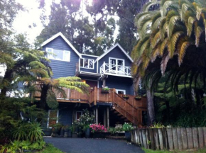 Отель Titirangi Paradiso  Оклэнд